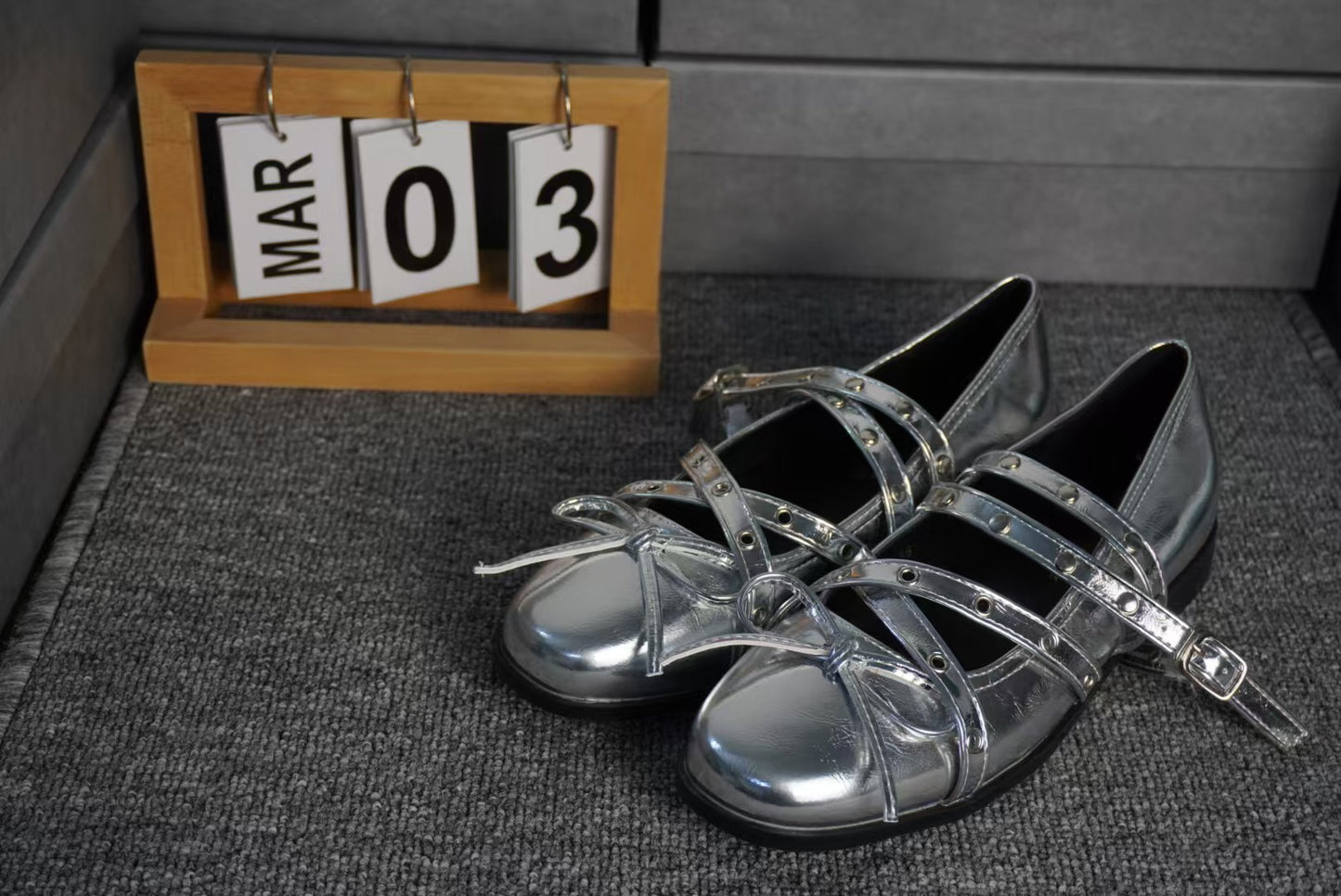 2025 Sheepskin version~ Silver bow small single shoes women's 2025 autumn leather retro light mouth rivet ballet flats