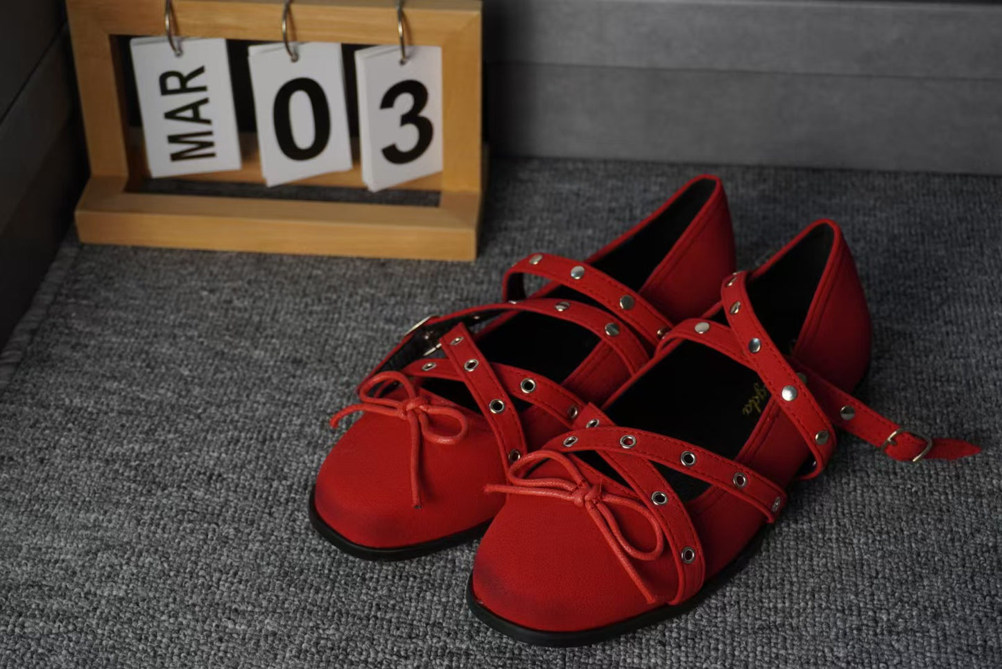2025 Sheepskin version~ Silver bow small single shoes women's 2025 autumn leather retro light mouth rivet ballet flats