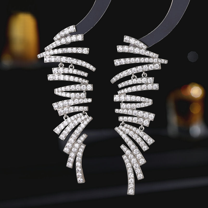 2025 New exaggerated atmosphere banquet dress with earrings trend designer style geometric creative irregular line earrings