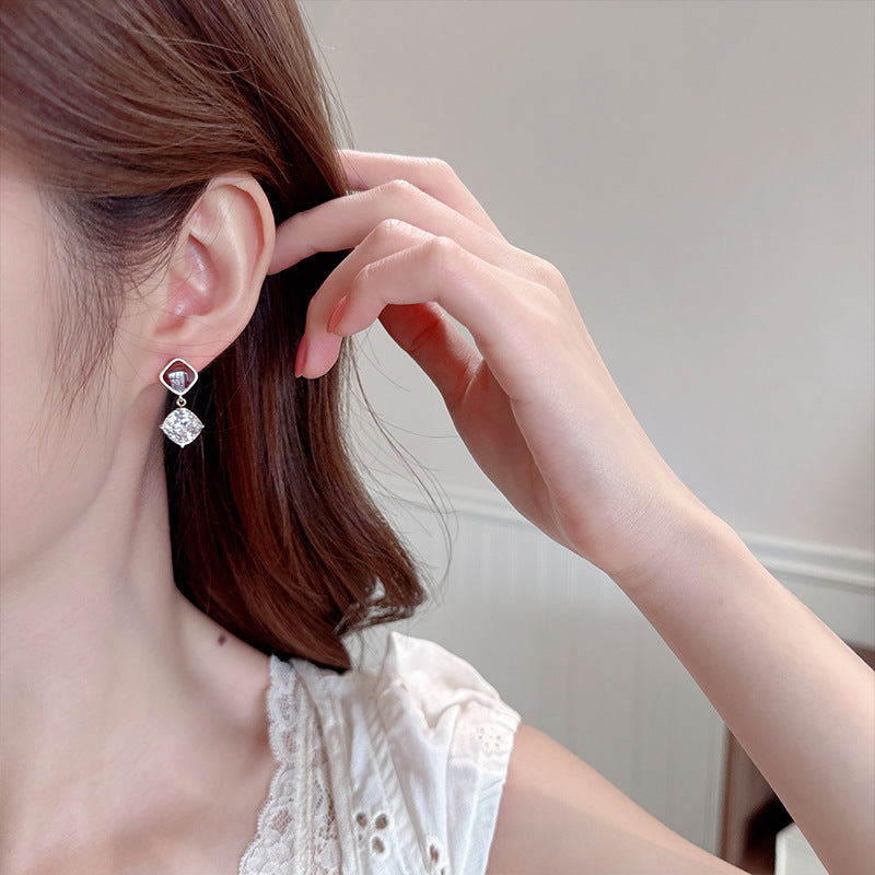 2025 Stylish retro geometric stud earrings autumn and winter simple enamel drip glaze earrings Ankola red sugar cube zircon earrings