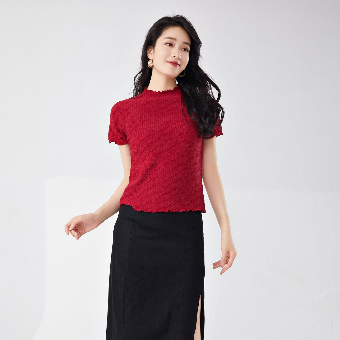 2025 Women's hot-selling short-sleeved T-shirt summer temperament semi-turtleneck slim-fitting and thin commuting simple versatile pleated top