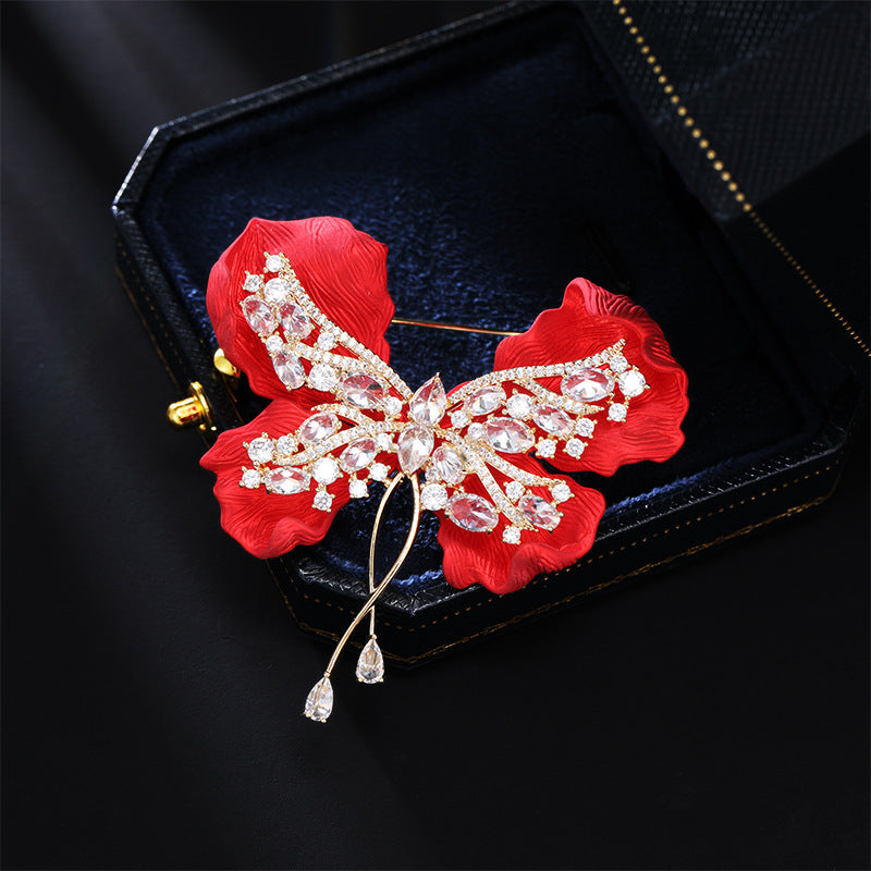 2025 High-end New luxury corsage heavy industry zircon three-dimensional design sense suit coat pin Red leaf butterfly brooch