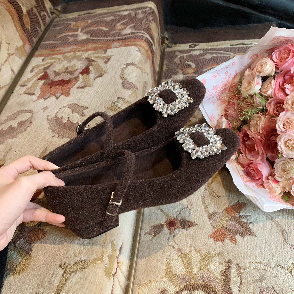 2025 Grape mother has the same diamond buckle with a word in the small square head velvet with warm woolen thick heel Mary Jane single shoes women