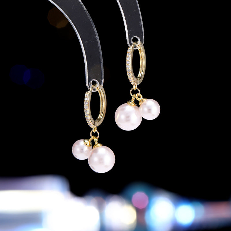 2025 Earrings suitable for Chinese New Year wear, simple and versatile, trendy temperament, red pearl niche design, autumn and winter earrings wholesale
