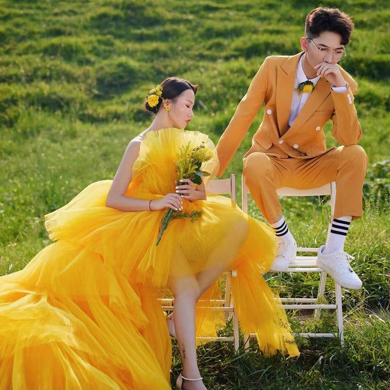 Exhibition new color film studio theme wedding dress Mori couple travel photo street photo photo photo clothing yellow dress