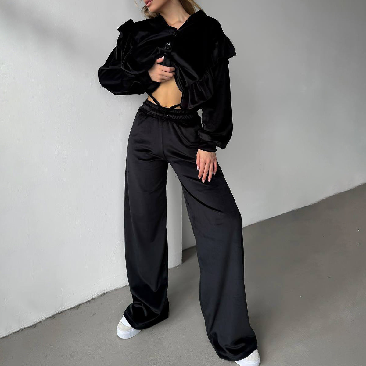 2025 High-end new retro velvet ruffle edge fashion suit women's new loose and lazy temperament two-piece set