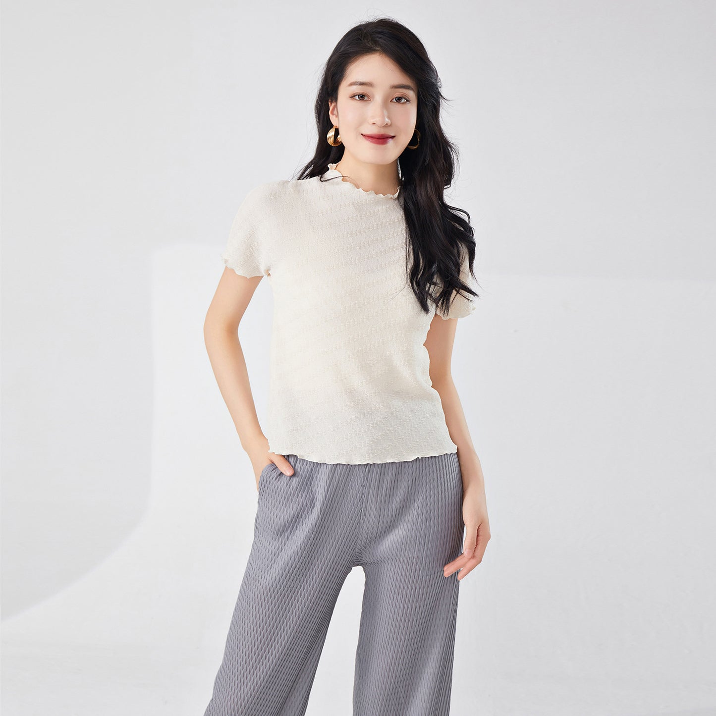 2025 Women's hot-selling short-sleeved T-shirt summer temperament semi-turtleneck slim-fitting and thin commuting simple versatile pleated top