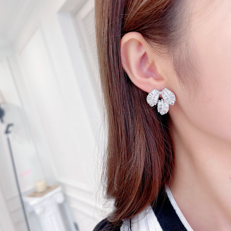 2025 S925 silver needle fashion temperament light luxury design niche earrings trendy high sense super flash zircon inlaid leaf stud earrings