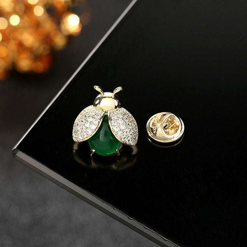 2025 Korean version of the new clothing trendy fixed cardigan anti-light multi-purpose small brooch small suit collar beetle spike needle