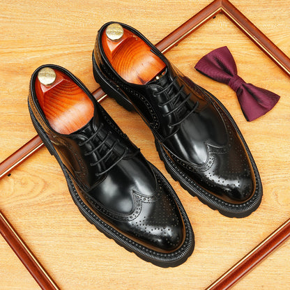 2025 [ Exclusive] Thick-soled glossy leather shoes men's British engraved Brock pointed head heightening business formal men's shoes