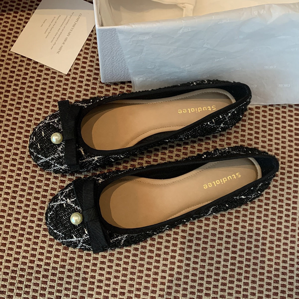 2025 Sheepskin version~ Grape mother same ins wind round head pearl bow small fragrant wind flat bottom shallow mouth commuting single shoes women