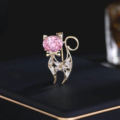 2025 Cartoon animal zircon inlaid cat pin female sweet and fresh spring and summer clothing with anti-light kitten brooch