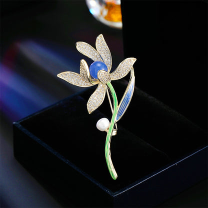 2025 Guochao light luxury micro-inlaid copper zircon magnolia brooch fashion versatile suit shawl corsage freshwater pearl pin