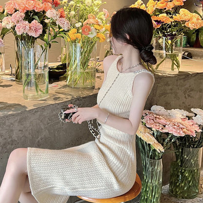 2025 Summer new vacation slim fit and thin temperament waist knitted suspender dress women's high waist backless hip skirt tide