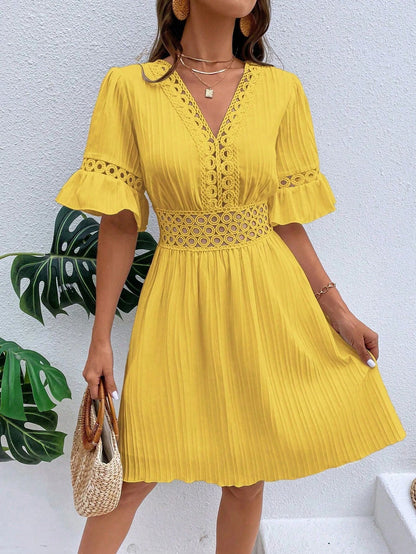 2025 Popular, ,  New women's clothing summer new splicing lace fashion V-neck waist solid color dress