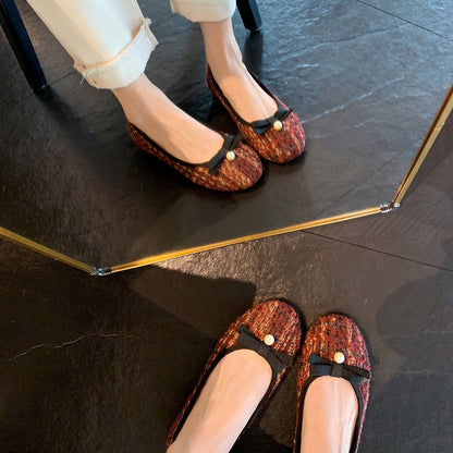 2025 Sheepskin version~ Grape mother same ins wind round head pearl bow small fragrant wind flat bottom shallow mouth commuting single shoes women