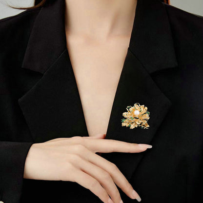 2025 Rich and elegant peony flower brooch freshwater pearl light luxury high-end fashion banquet dress flower brooch accessories