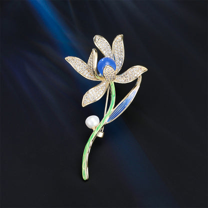 2025 Guochao light luxury micro-inlaid copper zircon magnolia brooch fashion versatile suit shawl corsage freshwater pearl pin