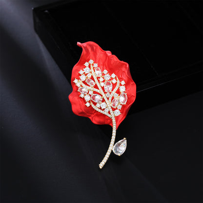 2025 Red leaf brooch high-end light luxury micro-inlaid zircon elegant temperament pin exquisite fashion suit coat accessories