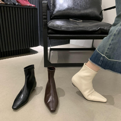 2025 Fried soft slope heel~ popular autumn and winter new white bone essence commuter flat-bottomed beige short boots simple