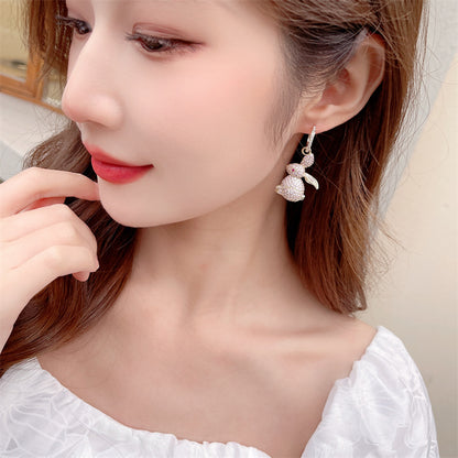 2025 Niche high-end sense light luxury style sweet girlish heart temperament ear buckle zodiac rabbit earrings tide natal year rabbit earrings