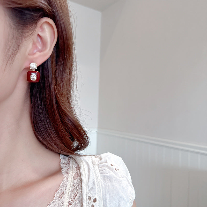 2025 Retro Hong Kong style drop glaze earrings, light luxury in autumn and winter, high-end Ankola red fashion temperament, versatile square earrings