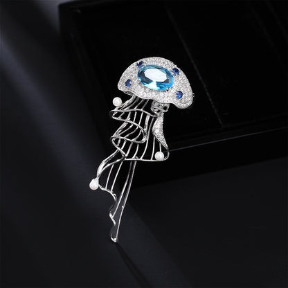 2025 Smart jellyfish brooch, high-end exquisite zircon autumn and winter suit coat, corsage female design sense, cute fashion pin