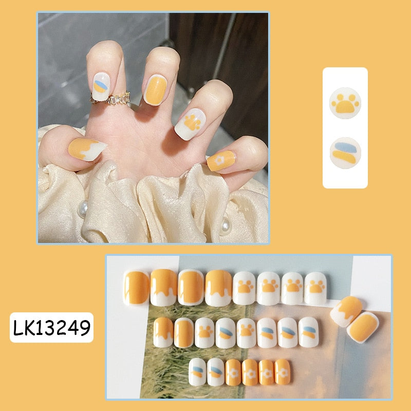 jinran 24Pcs New White Daisy Fake Nails Short Simple Detachable Wearable Armor Wearing Reusable False Nails Ballerina Press on Nail Set